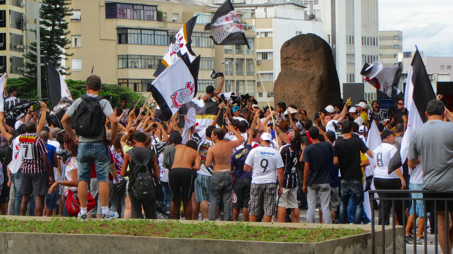 Celebrating fans of the football team Corinthians of Sao Paulo because it won the FIFA World Championship for clubs today (against Chelsea)
